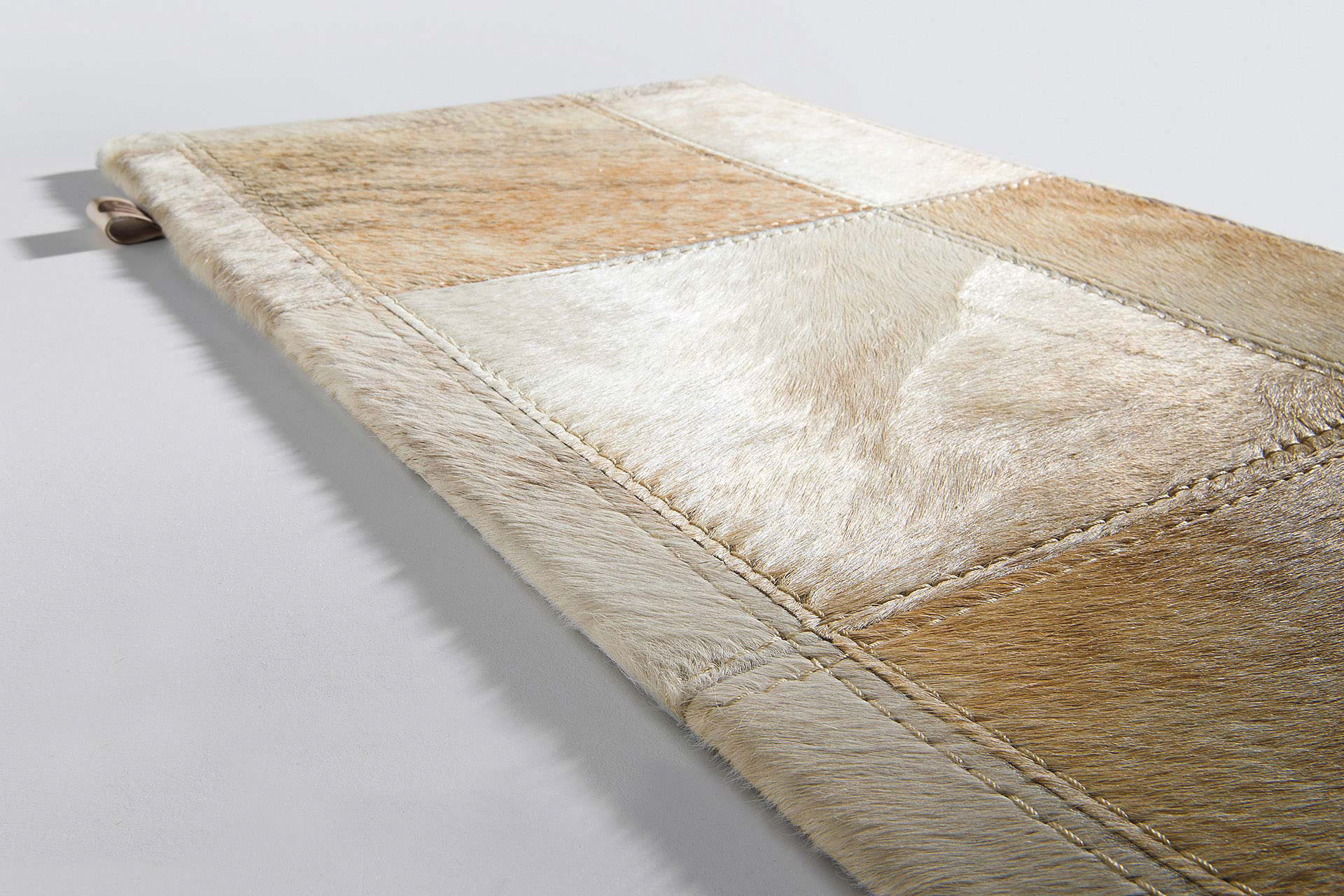 Side View_Pinto_Sable.jpg